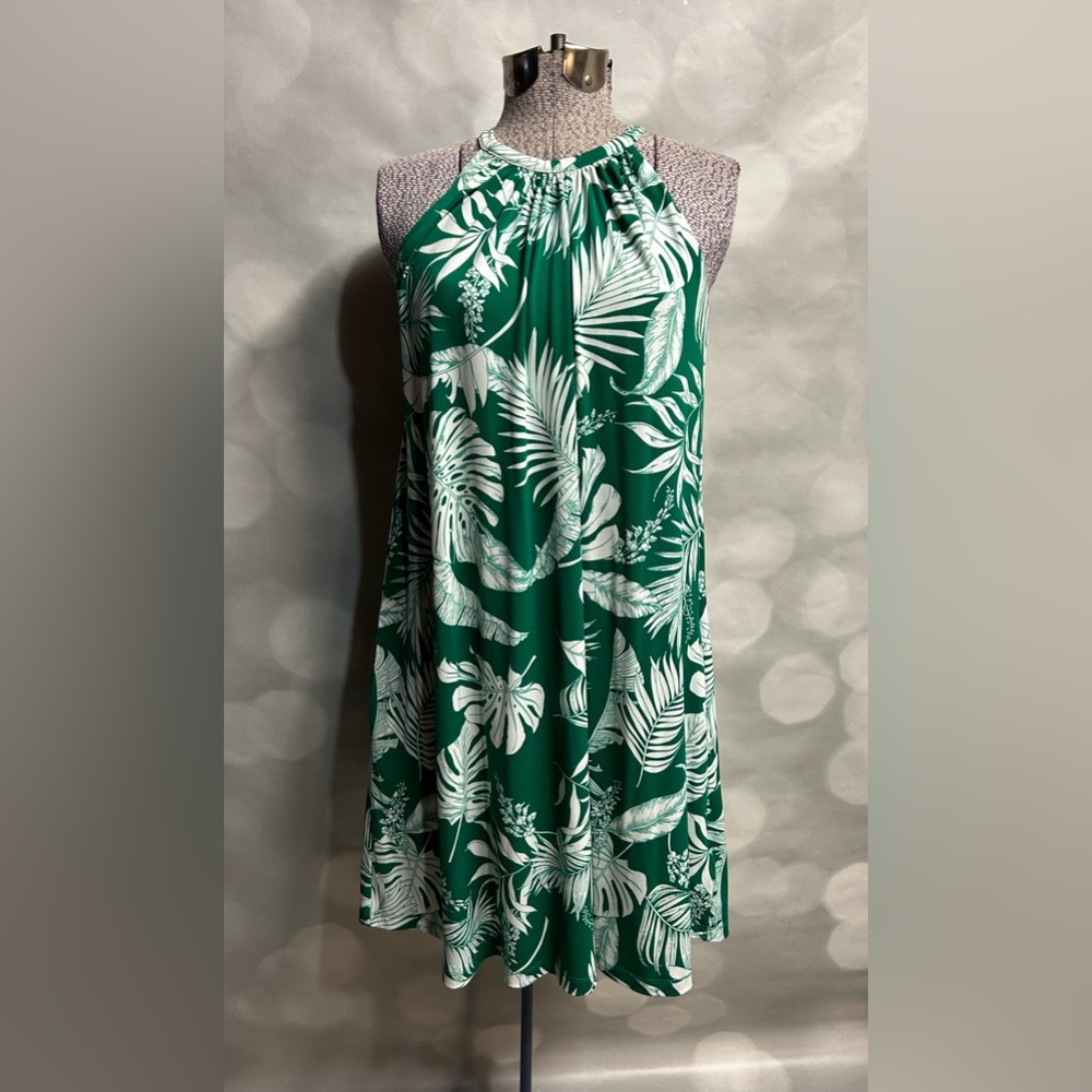 Tahari halter neckline (size‎ small) with covered button closure